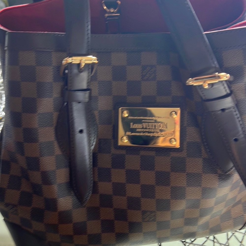 Great condition Louis Vuitton comes with dust bag authentic